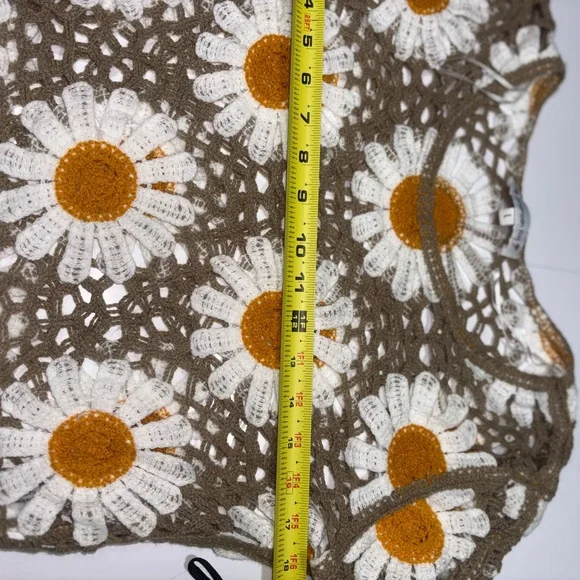 a Rebellion Jr Long Sleeve Daisy Crochet Top intricate floral pattern small - Picture 10 of 12